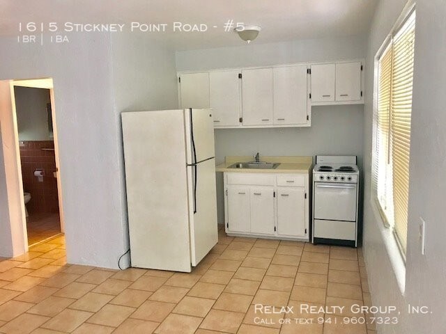 Foto del edificio - 1615 Stickney Point Rd