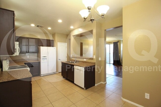 Building Photo - 2811 S Cole Dr