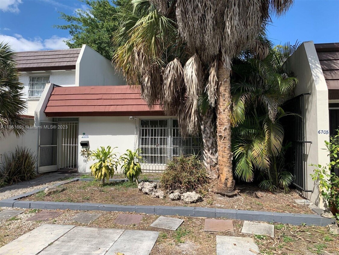 6709 Crooked Palm Ln, Miami Lakes, FL 33014 House Rental in Miami Lakes, FL