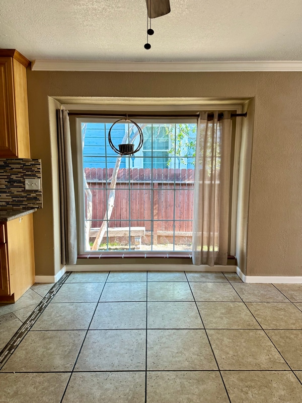 Building Photo - 1421 E Olive Ave