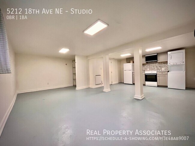 Building Photo - Freshly Remodeled U-District Studio
