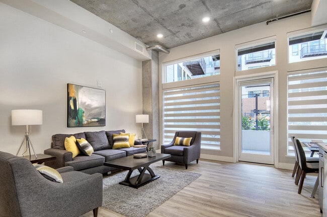 Foto del edificio - 400 San Antonio Rd