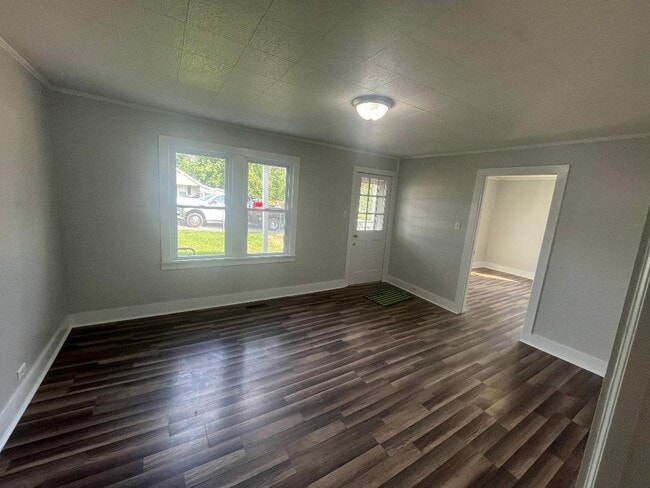 Building Photo - 223 Hillcrest Dr