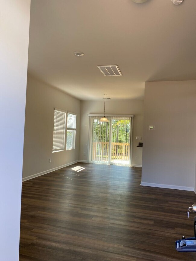 Foto del edificio - 4 bed/2.5 bath home in Troutman!
