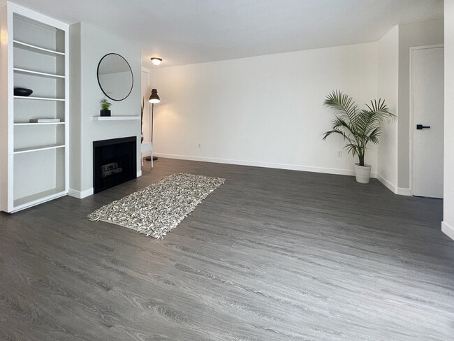 Spacious, 1120 sq ft, 2 story unit - 9047 Langdon Ave