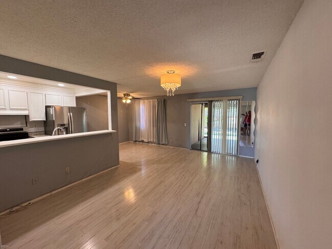 Foto del edificio - Cozy 2 bedroom 1 bathroom