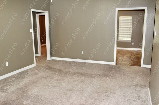 Building Photo - 12 Dallas Ln