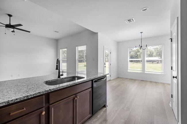 Building Photo - 41375 Rosewood Ln