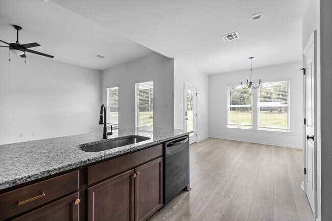 Foto del edificio - 41375 Rosewood Ln