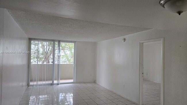 Building Photo - 10090 NW 80th Ct