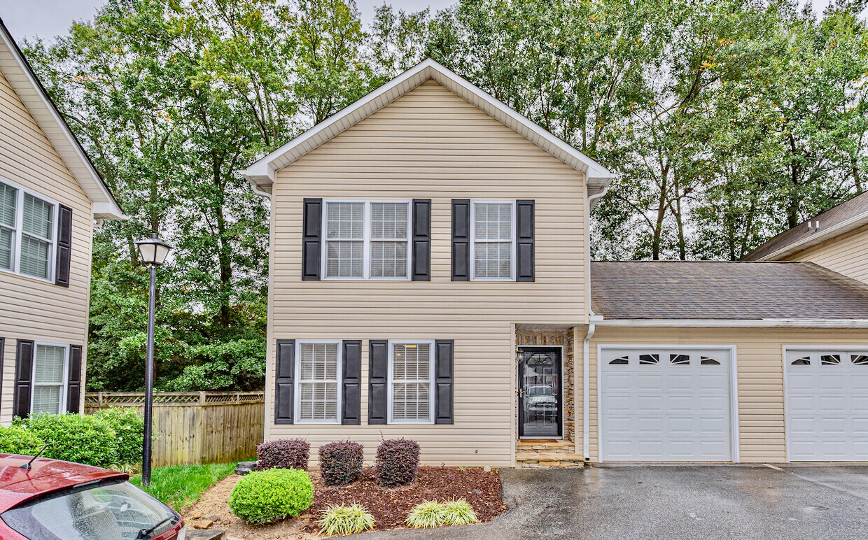 1138 E Lee Rd, Taylors, SC 29687 Condo for Rent in Taylors, SC