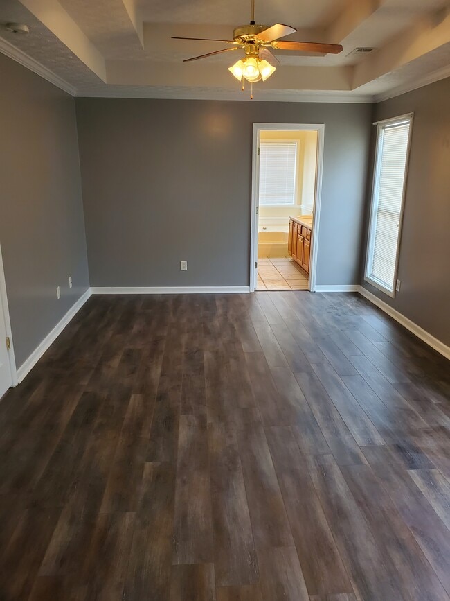 Building Photo - 138 east greenwich cir