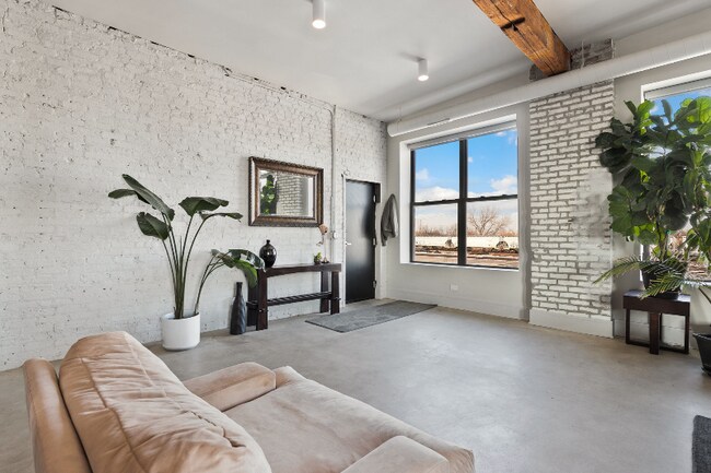 Foto del edificio - 2419 W 19th St