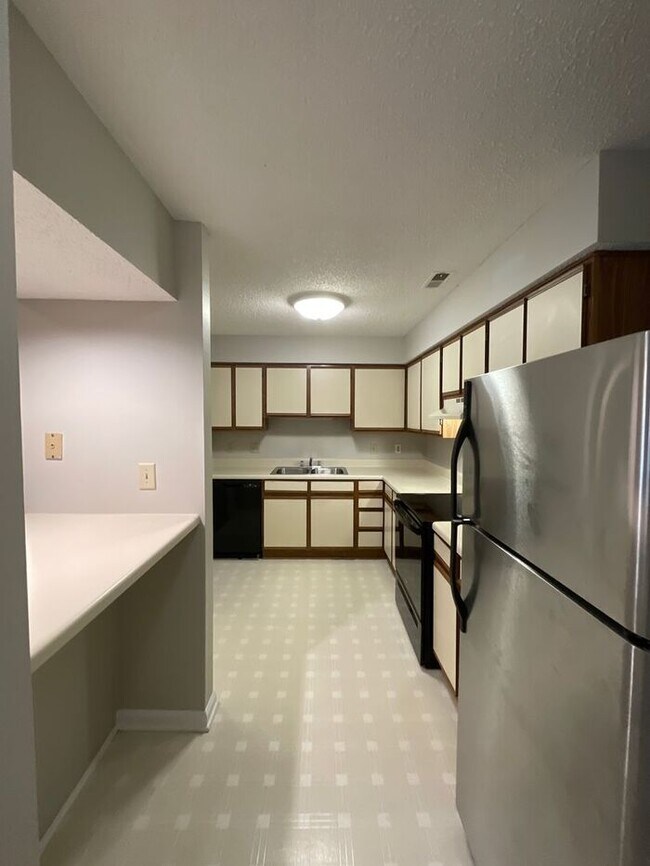 Foto del edificio - T.R. Lawing Realty Property
