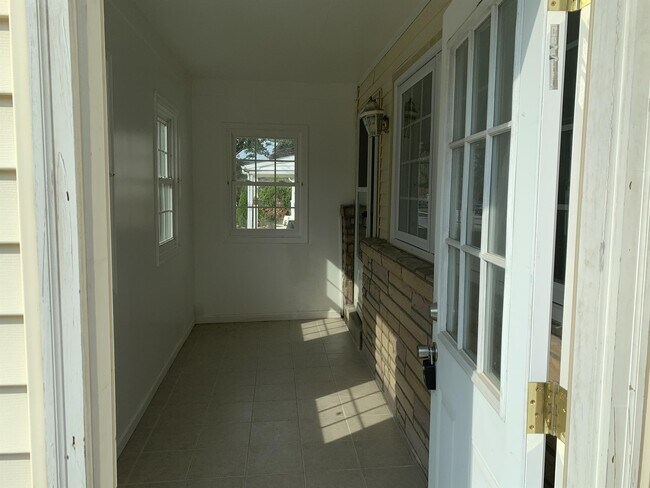 Building Photo - 7 Gable Ave