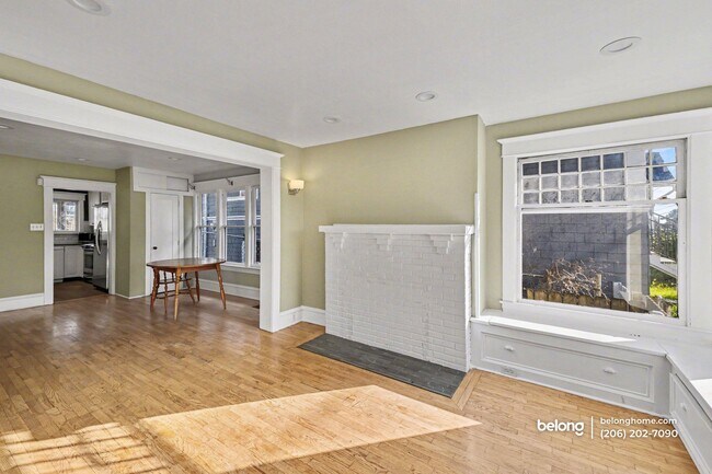 Building Photo - 4748 7th Ave NE