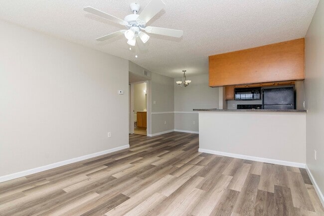 Building Photo - Lake Front - 2nd Floor - Upgraded- 1 Bedroom 1 Bathroom for Rent in Brandon, FL