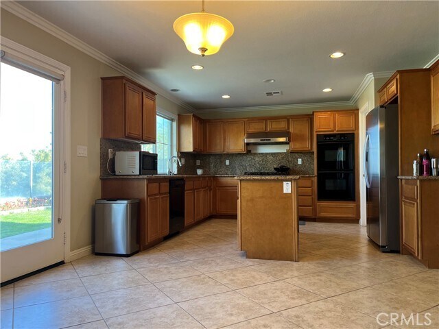 Foto del edificio - 16657 China Berry Ct