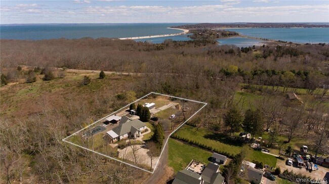 Foto del edificio - 11003 Main Rd