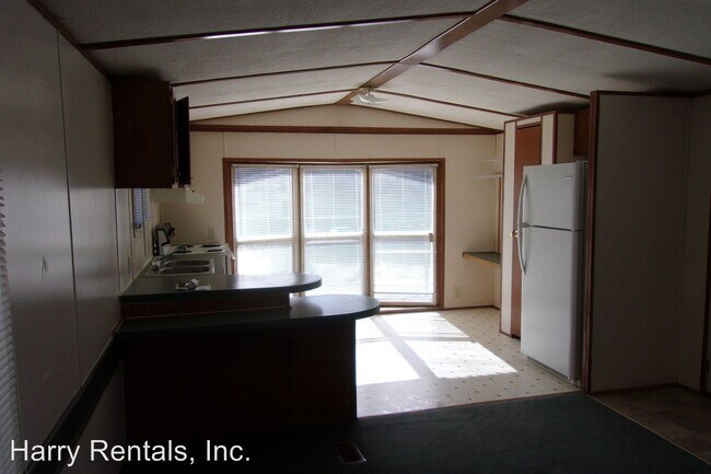 Building Photo - 204 Sunglow Rd