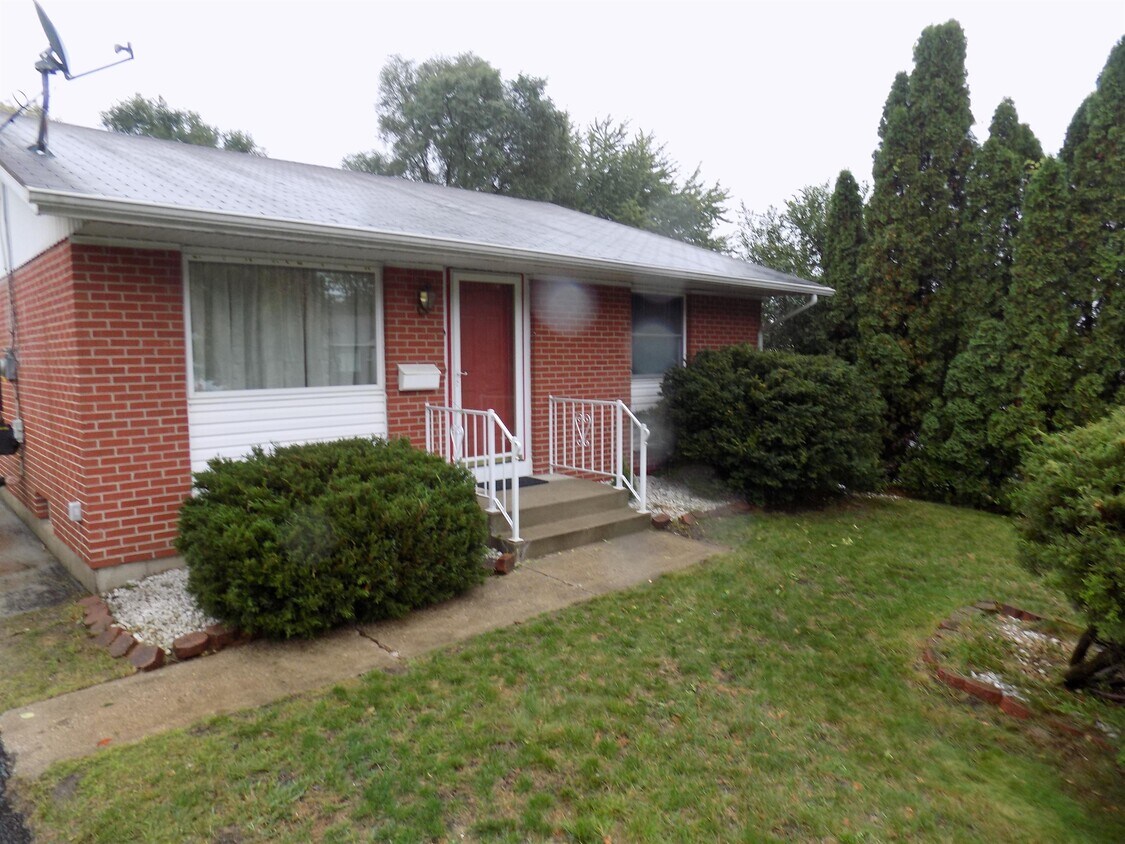 Primary Photo - 161 James St