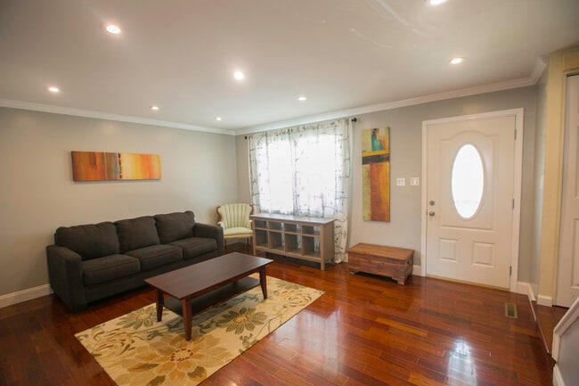 Foto del edificio - 540 Valleywood Rd