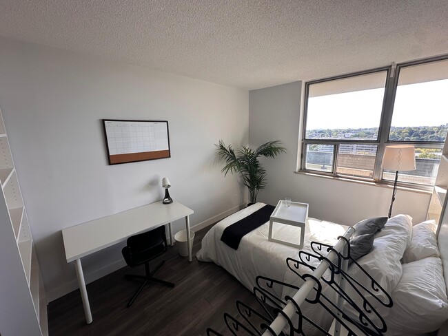 Photo du bâtiment - 411 Duplex Ave