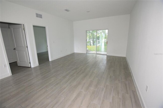 Building Photo - 460 Lake Shore Pkwy