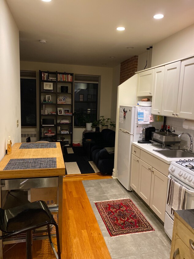 Foto principal - 324 E 34th St