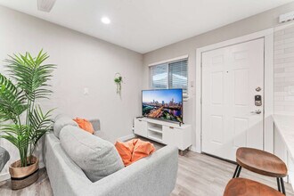 Building Photo - 1211 W 8th St