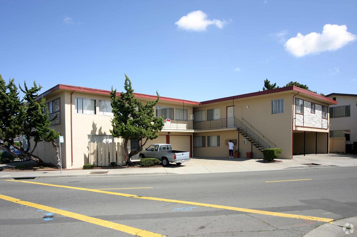 Building Photo - 1501 Broadway Ave