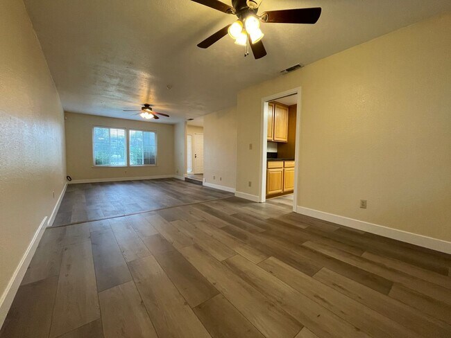 Foto del edificio - Spacious Citrus Heights Home with 3-Car Garage & Ample Storage