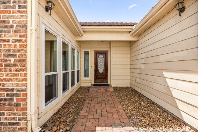 Building Photo - 14122 Langbourne Dr