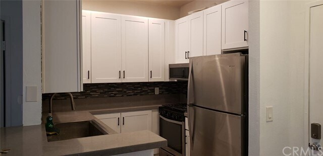 Building Photo - 640 W 4th St