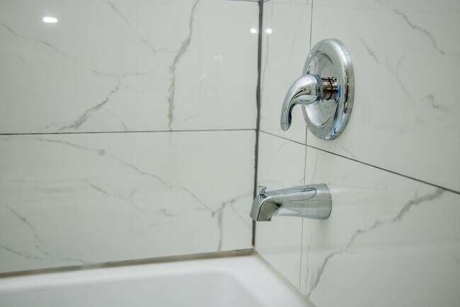 Foto del edificio - One Bedroom Condo in Barracks West