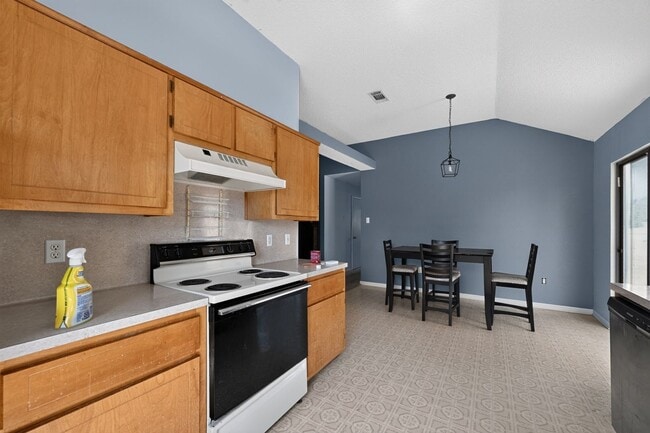 Building Photo - 105 Lariat Cir