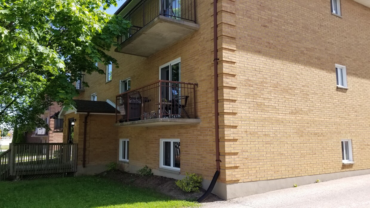 Primary Photo - 227 Highview Dr