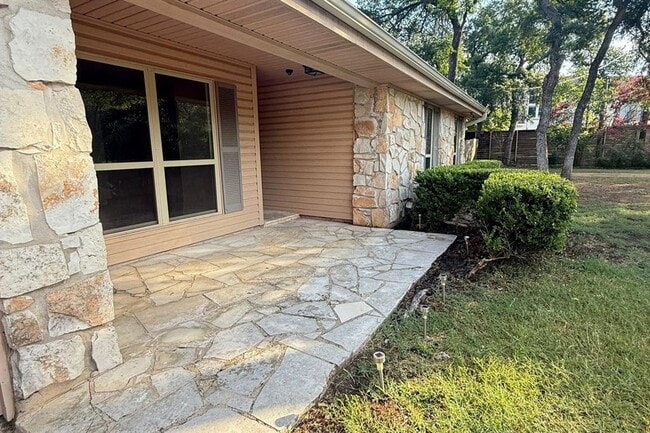Building Photo - 9303 Robins Nest Ln