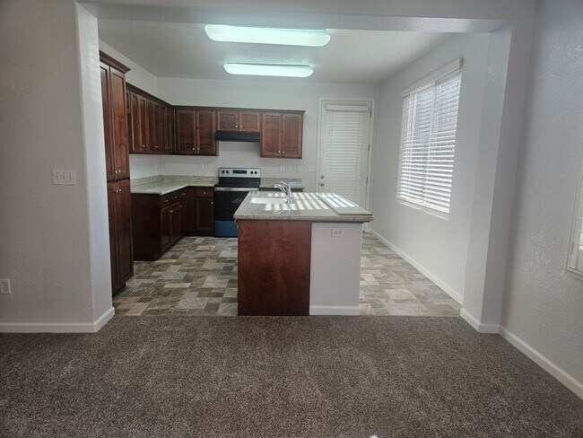 Foto del edificio - GORGEOUS 2009 Home - Just $2,250/month, 3/...