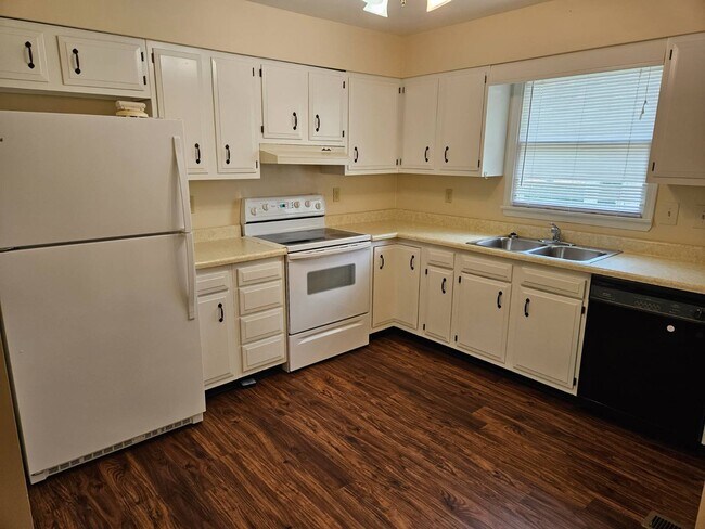 Foto del edificio - 121 E South St