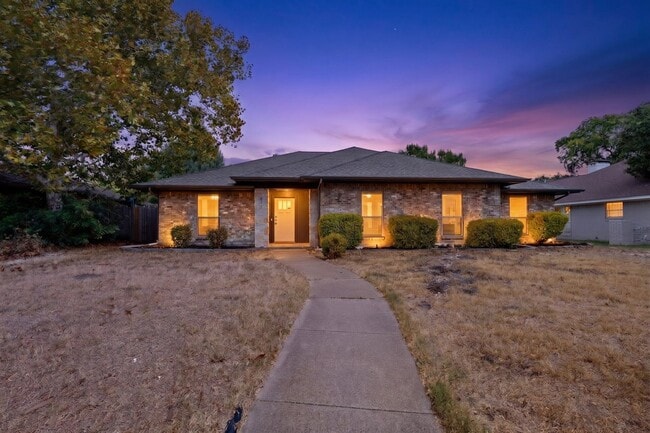 Building Photo - 802 Sandy Trail Dr