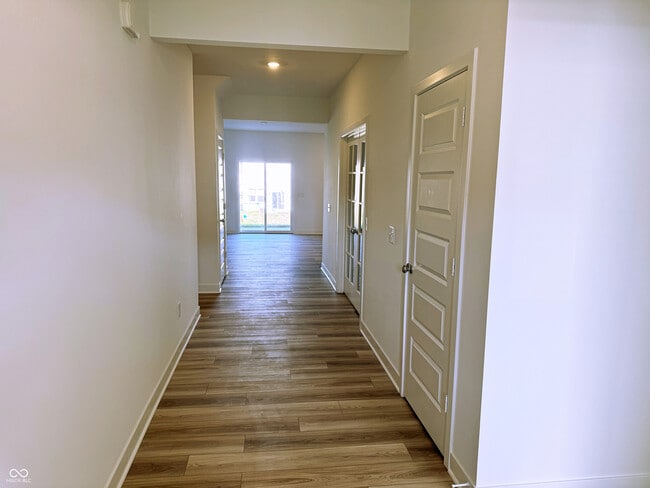 Building Photo - 769 Felix Dr