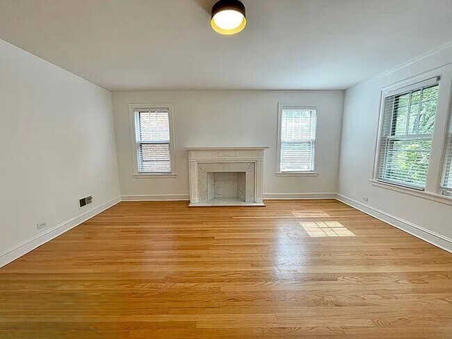 Foto del edificio - 5801 N Richmond St