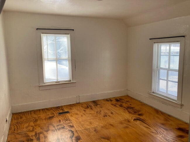 Building Photo - 146 1st St