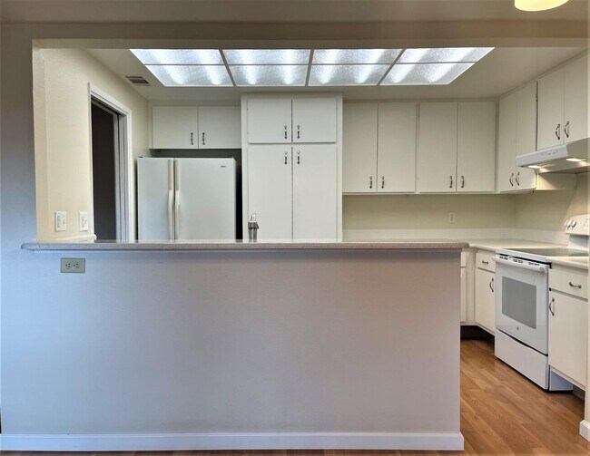 Building Photo - 5143 Cribari Pl