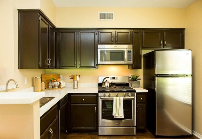 Montecito Apartments Valencia, CA