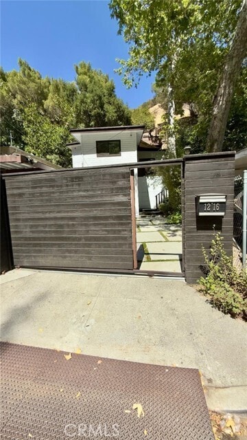 Building Photo - 1216 N Beverly Glen Blvd