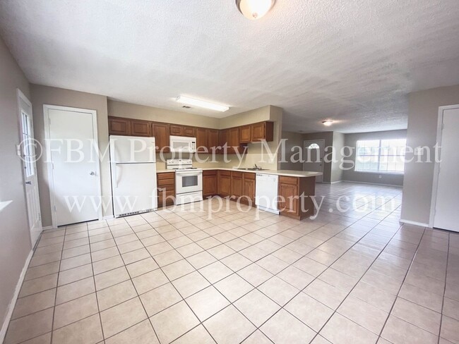 Building Photo - 1739-1741 Dynasty Cir