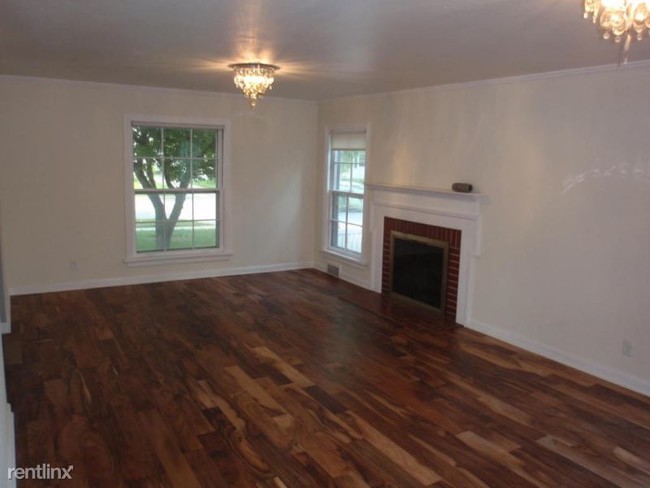 Building Photo - 3 br, 1.5 bath House - 5577 N Lydell Ave