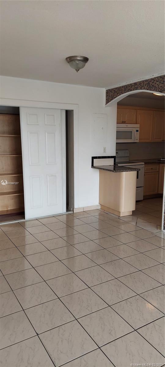 Building Photo - 210 Fontainebleau Blvd